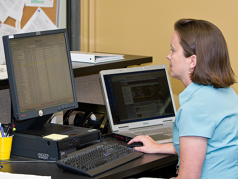 Stephanie Kurtz managing the Math Lab clock