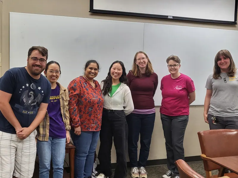 Attendees pose with Galen after the session.
